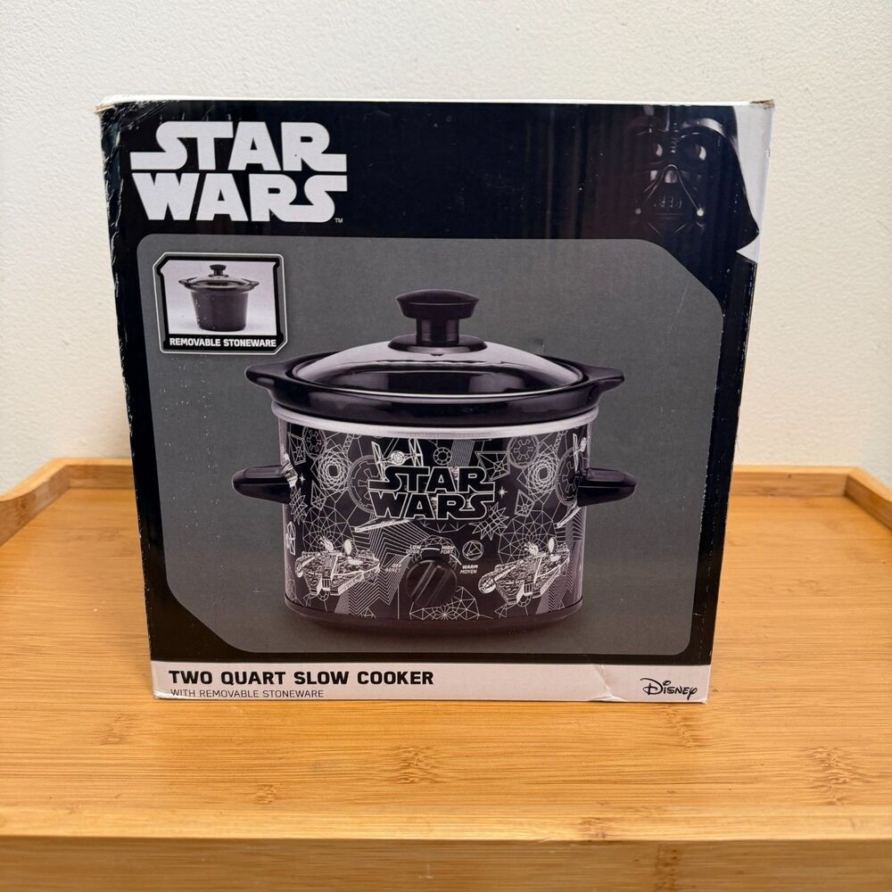Star Wars 2 Quart Slow Cooker LSW-200CN Disney NEW Open Box Darth Vader